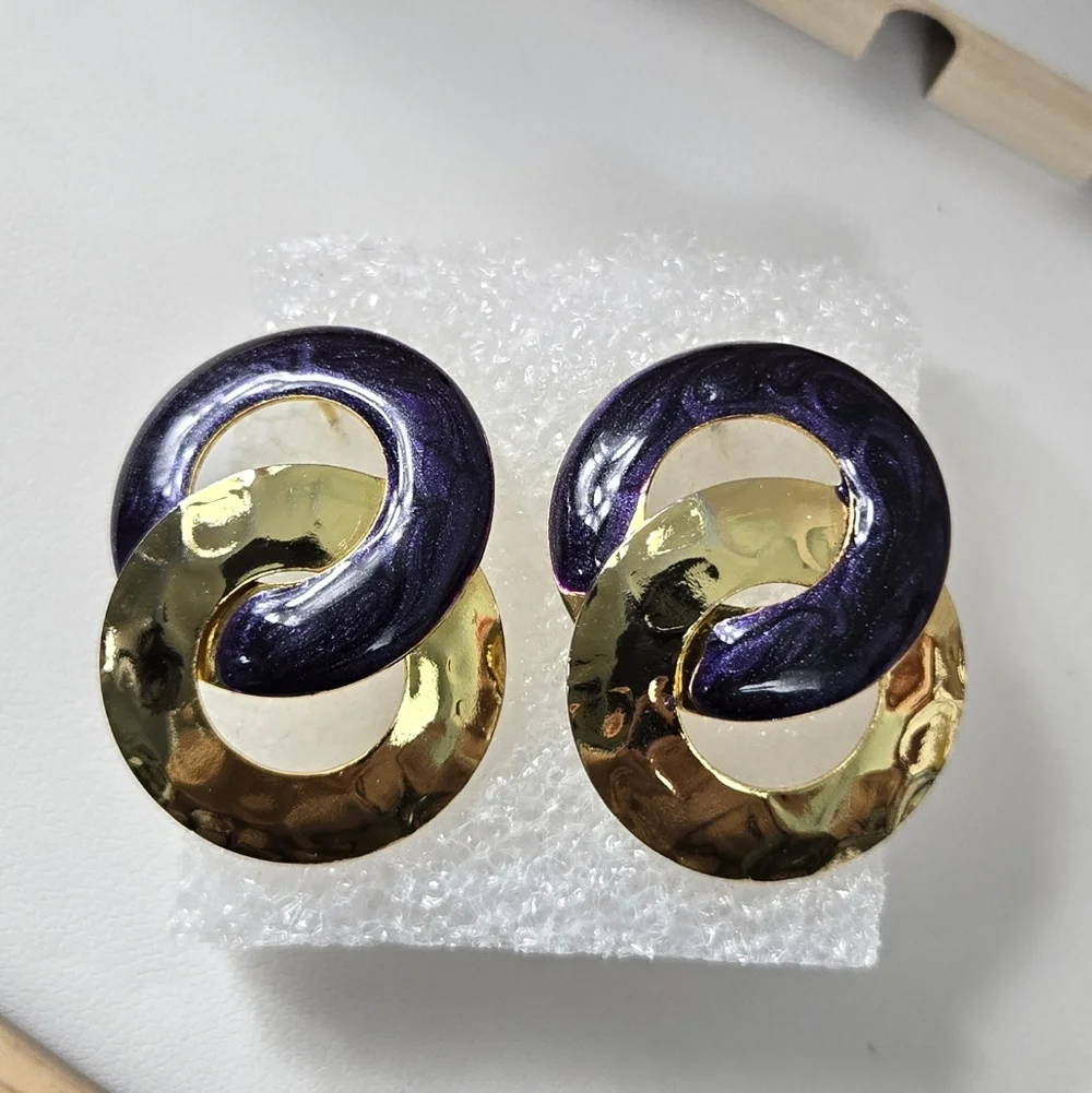 Elegant Purple and Gold Interlinked Earrings Stud Earrings - Picture 4 of 14